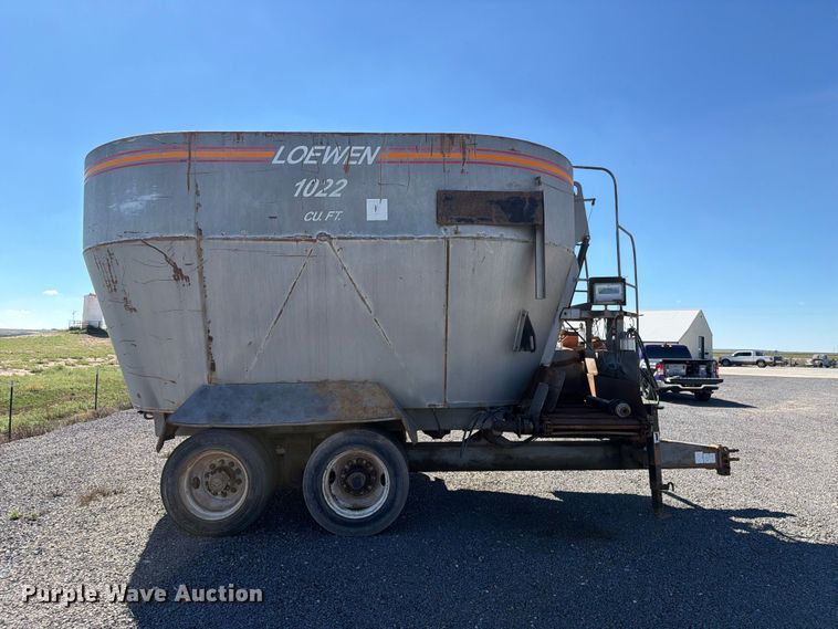 image for item DV8715 2005 Loewen V1022W2 feed grinder/mixer