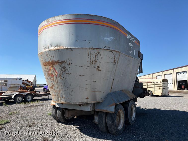 image for item DV8715 2005 Loewen V1022W2 feed grinder/mixer