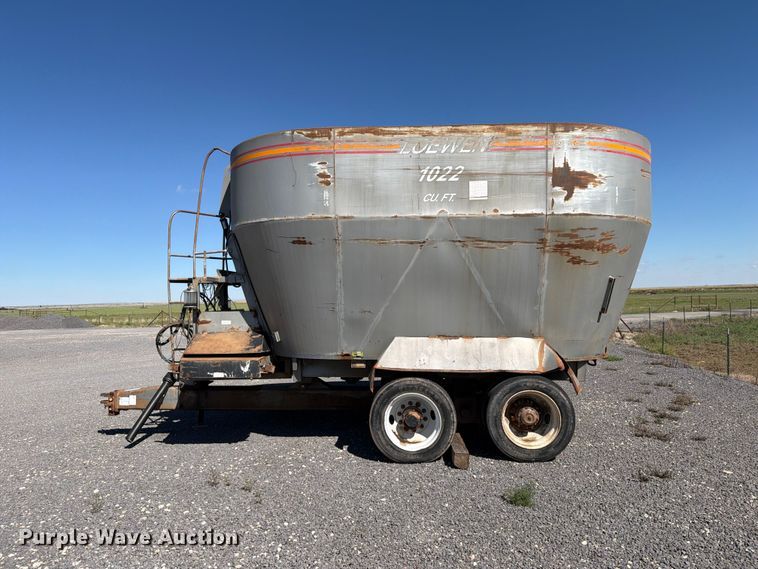 image for item DV8715 2005 Loewen V1022W2 feed grinder/mixer