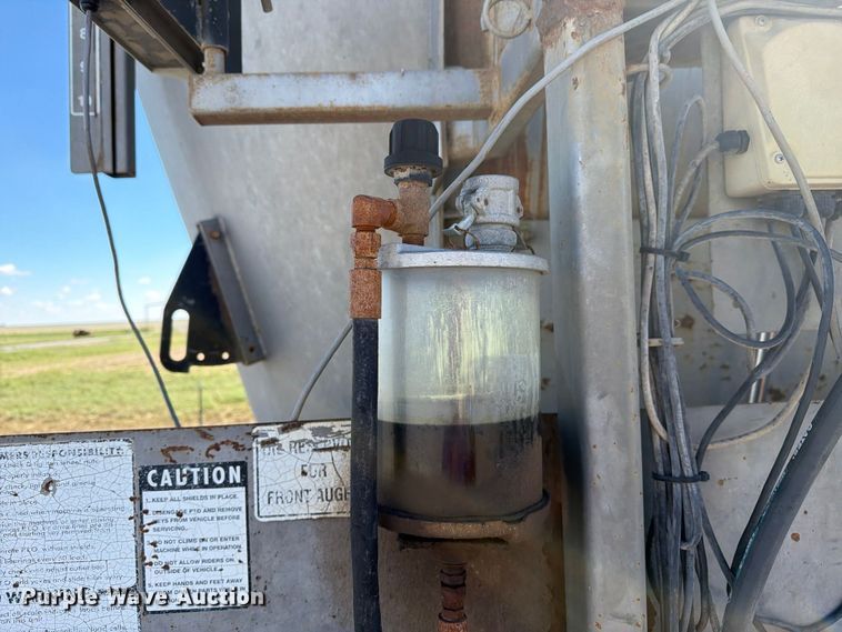 image for item DV8715 2005 Loewen V1022W2 feed grinder/mixer