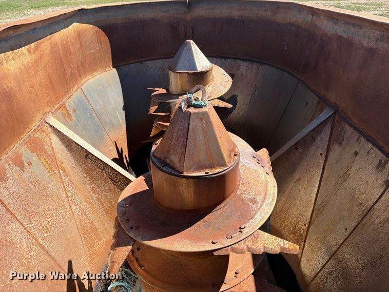 image for item DV8715 2005 Loewen V1022W2 feed grinder/mixer