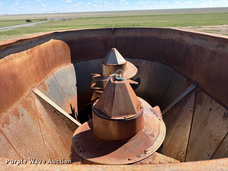 image for item DV8715 2005 Loewen V1022W2 feed grinder/mixer