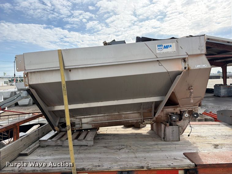 image for item DZ4898 New Leader L4000G spreader bed
