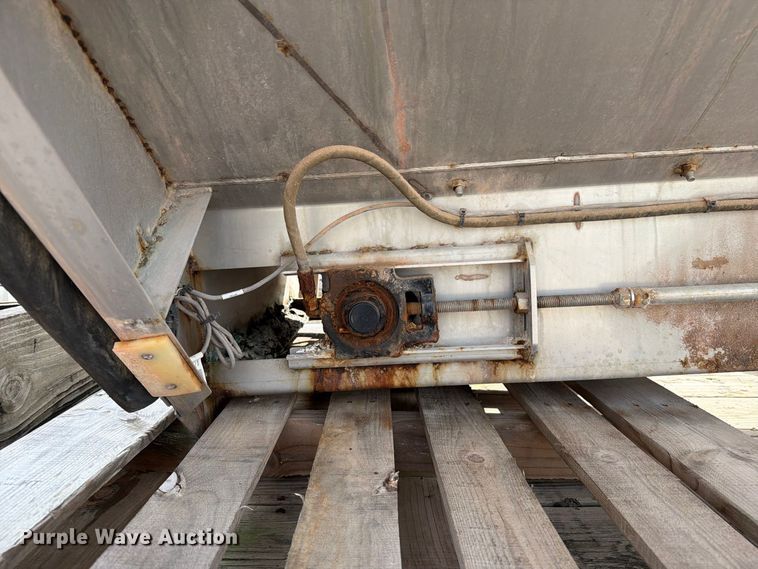 image for item DZ4898 New Leader L4000G spreader bed