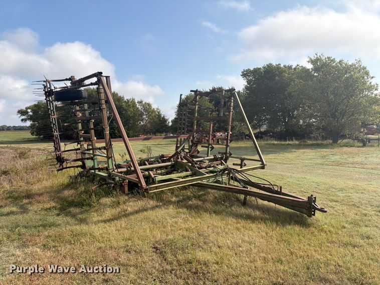 image for item EG6370 John Deere 1000 field cultivator