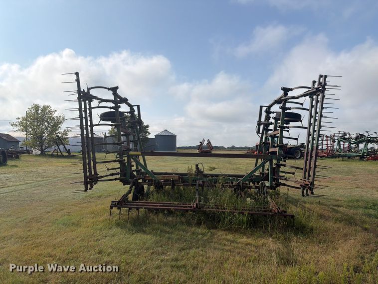 image for item EG6370 John Deere 1000 field cultivator