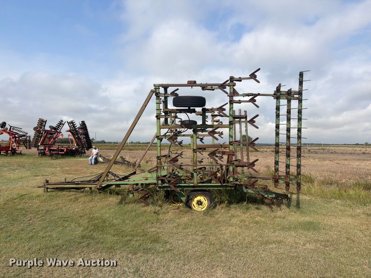 image for item EG6370 John Deere 1000 field cultivator