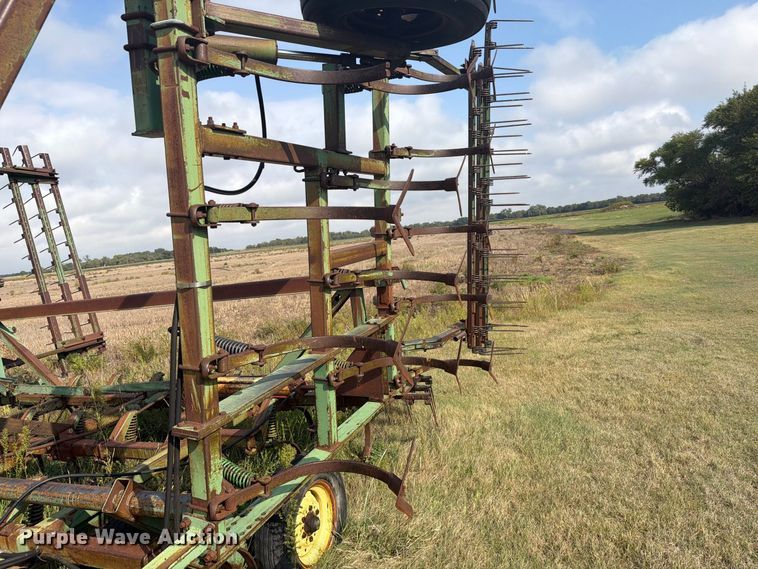 image for item EG6370 John Deere 1000 field cultivator