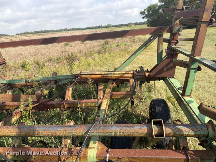image for item EG6370 John Deere 1000 field cultivator