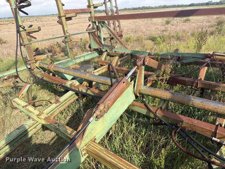 image for item EG6370 John Deere 1000 field cultivator