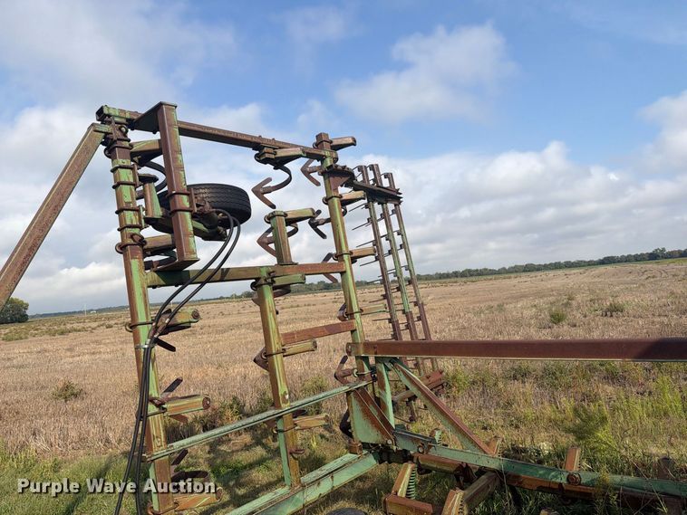 image for item EG6370 John Deere 1000 field cultivator
