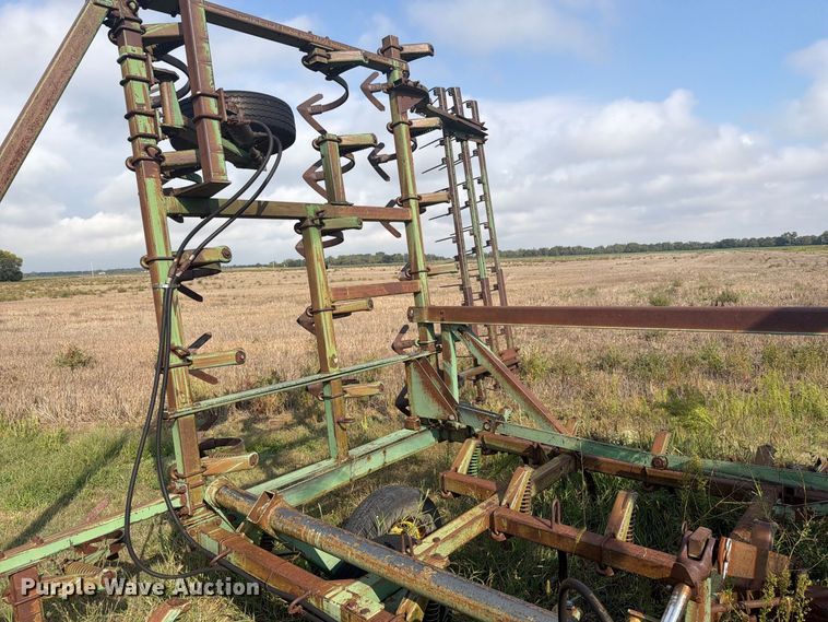 image for item EG6370 John Deere 1000 field cultivator