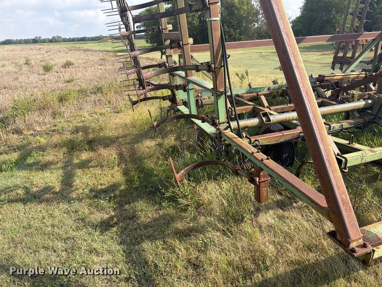 image for item EG6370 John Deere 1000 field cultivator