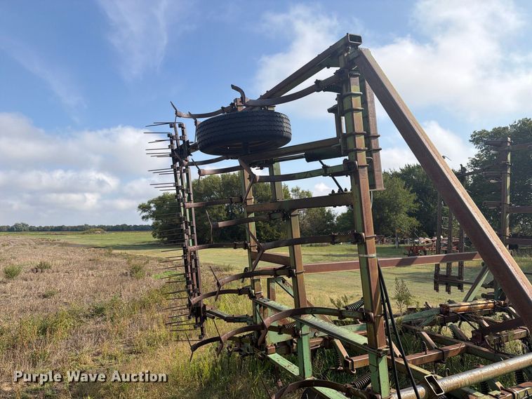 image for item EG6370 John Deere 1000 field cultivator