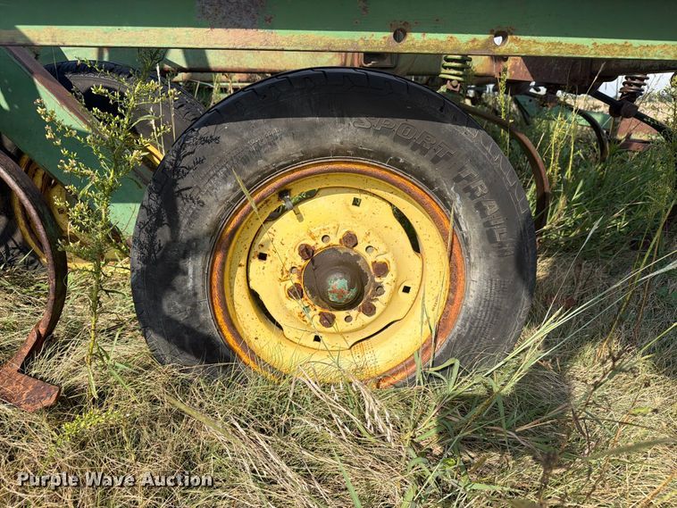 image for item EG6370 John Deere 1000 field cultivator