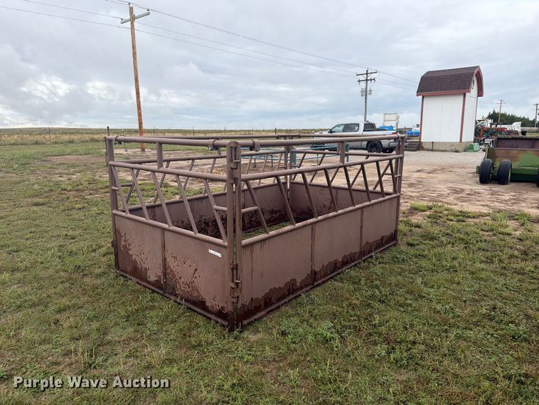 Hay bale feeder