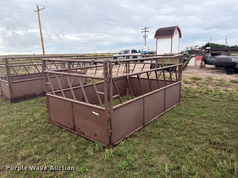 Hay bale feeder
