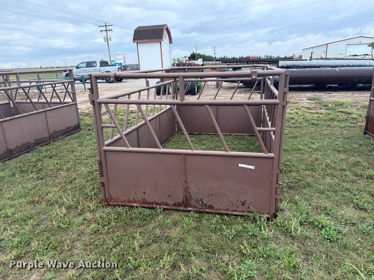 image for item EI7712 Hay bale feeder