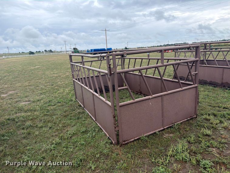 image for item EI7712 Hay bale feeder