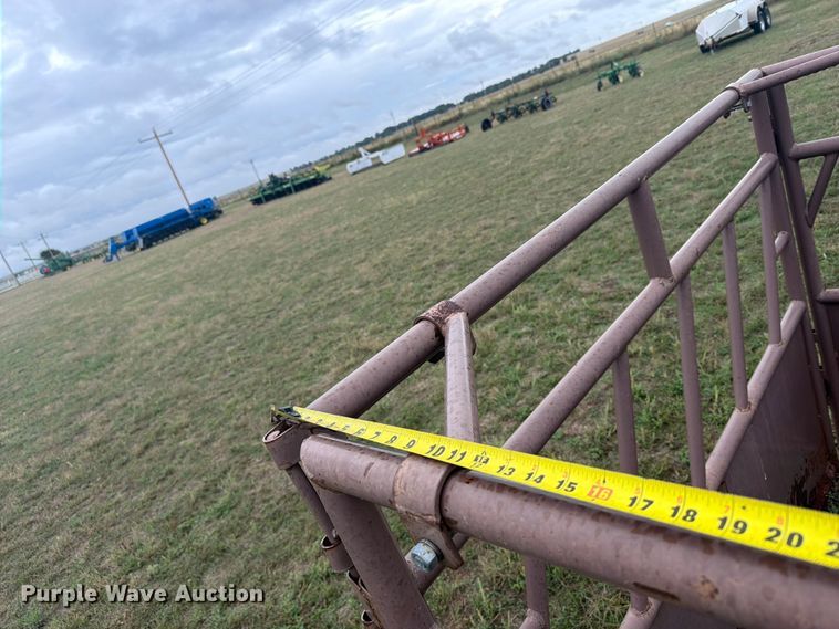 image for item EI7712 Hay bale feeder