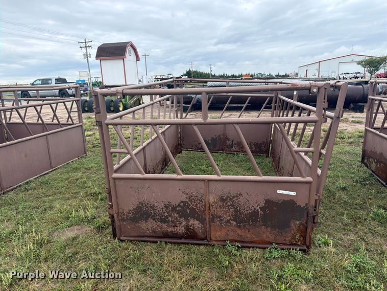 image for item EI7713 Hay bale feeder