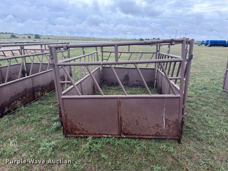 image for item EI7713 Hay bale feeder