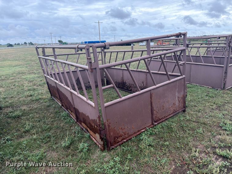 image for item EI7713 Hay bale feeder
