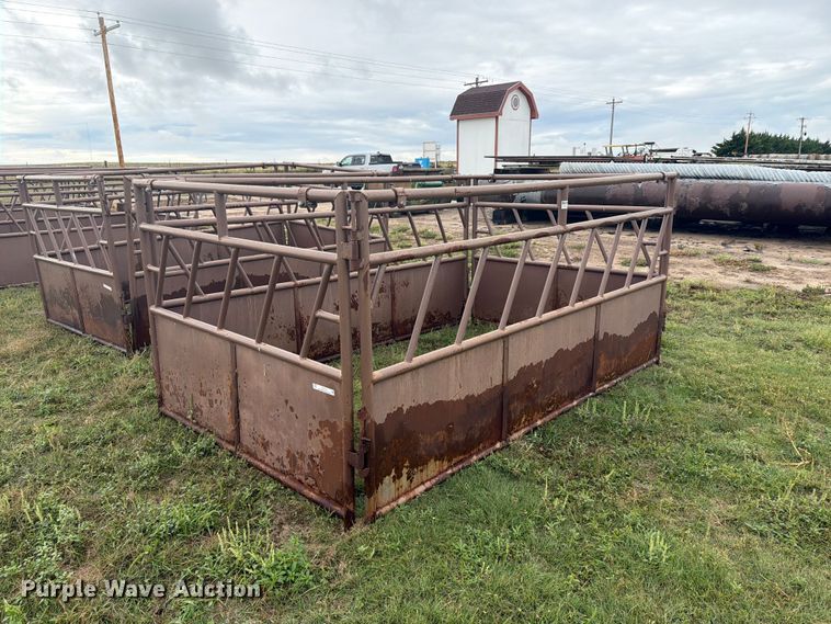 Hay bale feeder