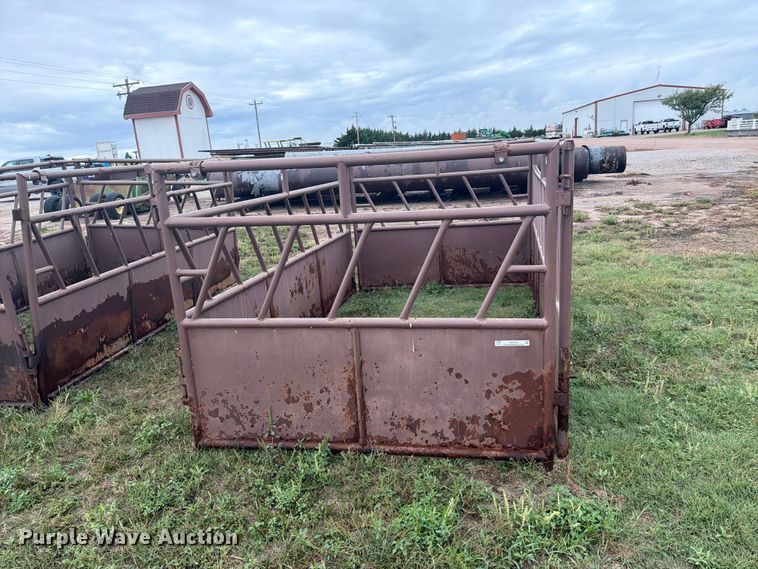 image for item EI7714 Hay bale feeder