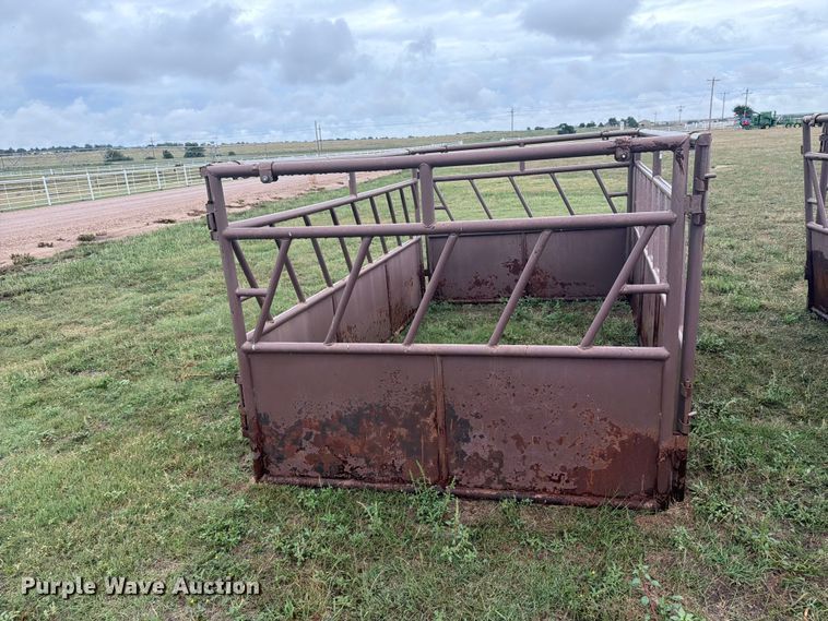image for item EI7714 Hay bale feeder