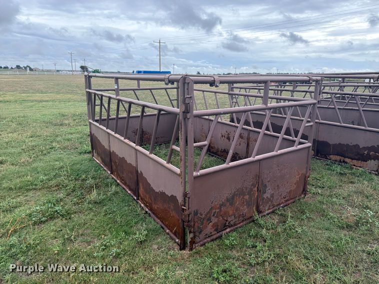 image for item EI7714 Hay bale feeder