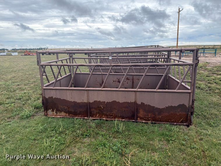 image for item EI7714 Hay bale feeder