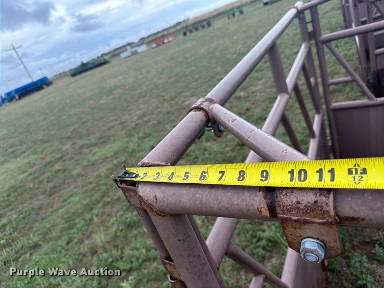 image for item EI7714 Hay bale feeder