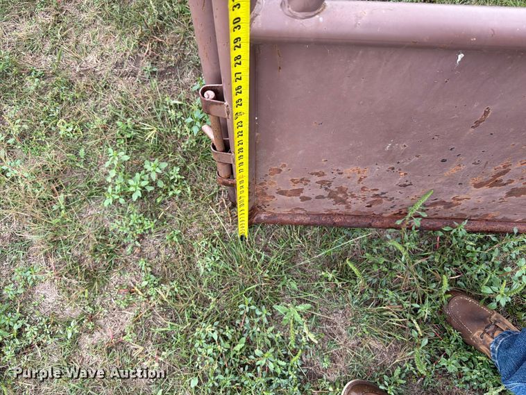 image for item EI7714 Hay bale feeder