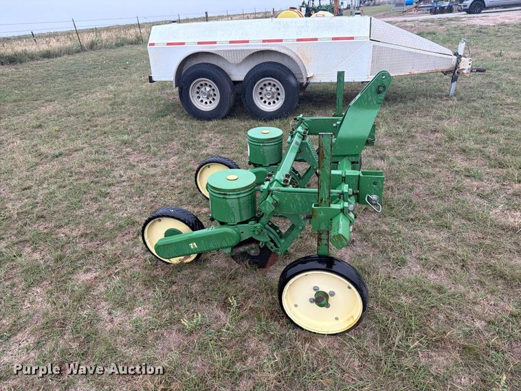 image for item EI7717 John Deere planter