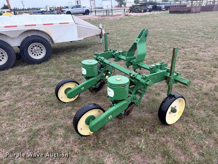 image for item EI7717 John Deere planter