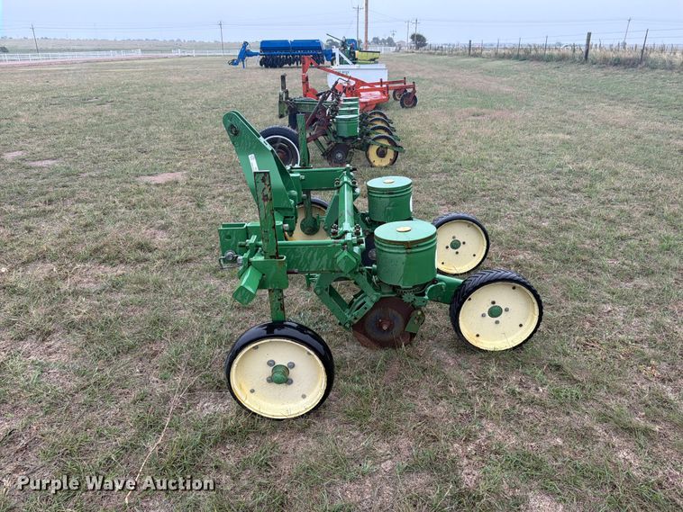 image for item EI7717 John Deere planter