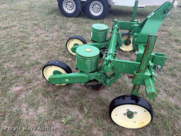 image for item EI7717 John Deere planter