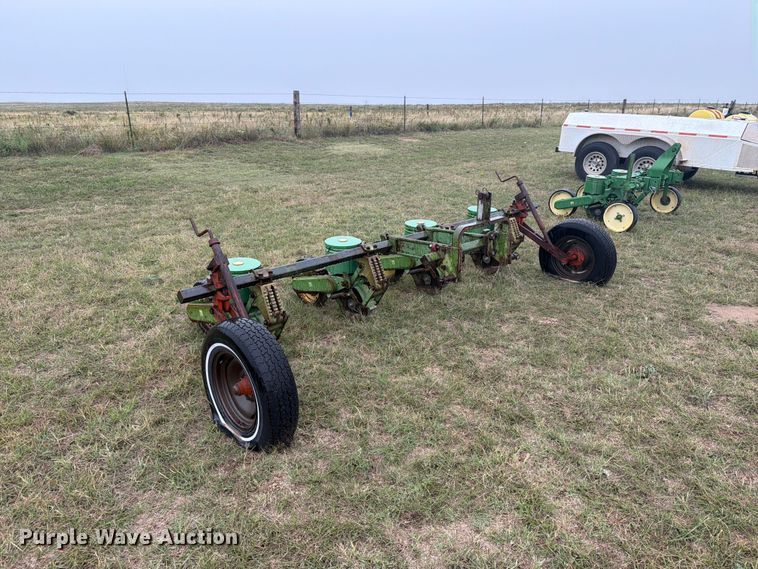 image for item EI7718 John Deere planter