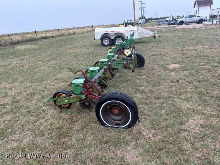 image for item EI7718 John Deere planter