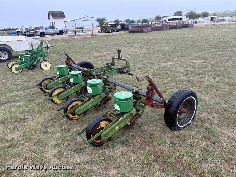 image for item EI7718 John Deere planter