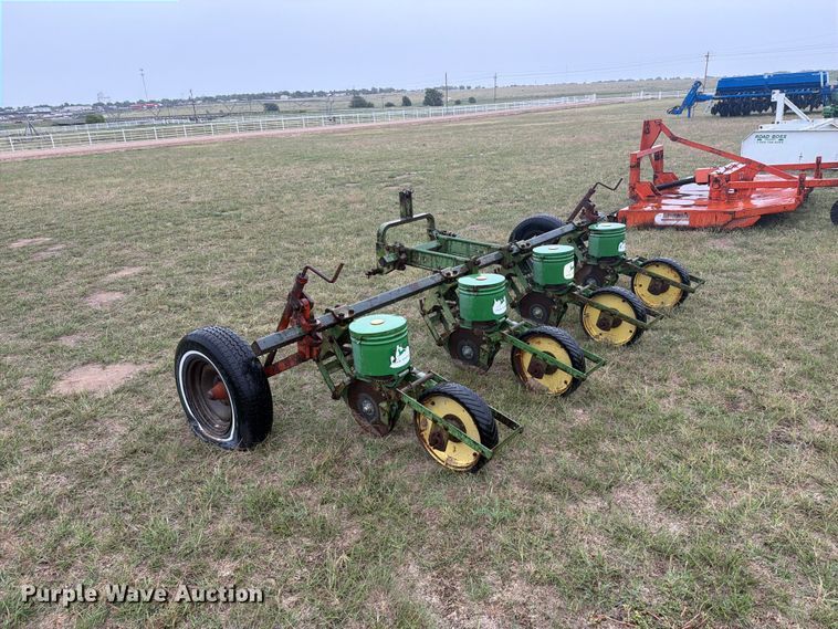 image for item EI7718 John Deere planter