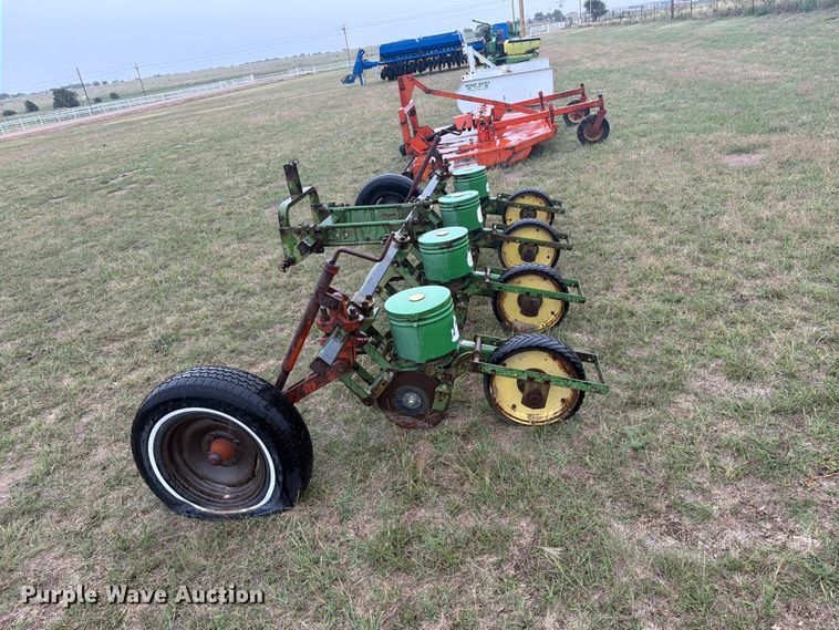 image for item EI7718 John Deere planter