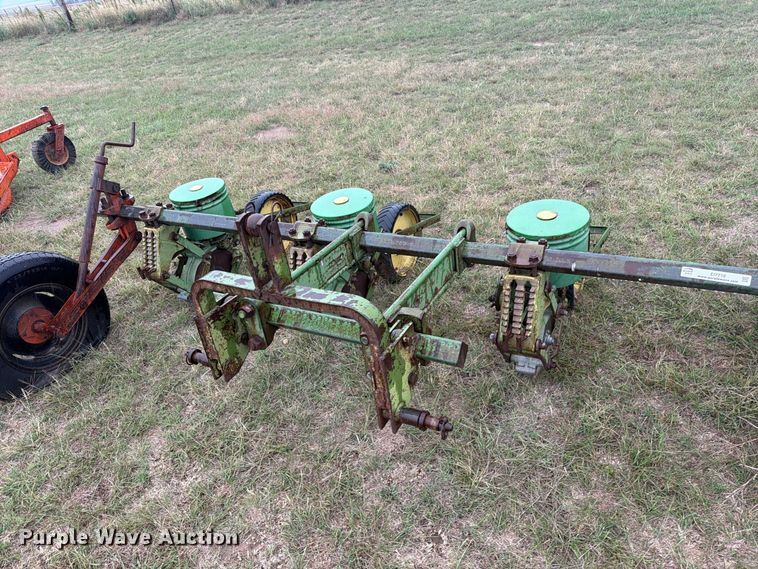 image for item EI7718 John Deere planter
