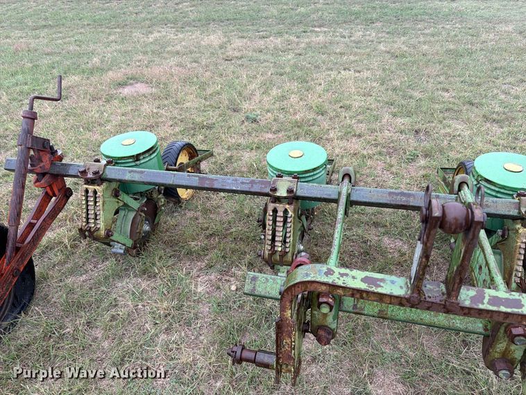 image for item EI7718 John Deere planter
