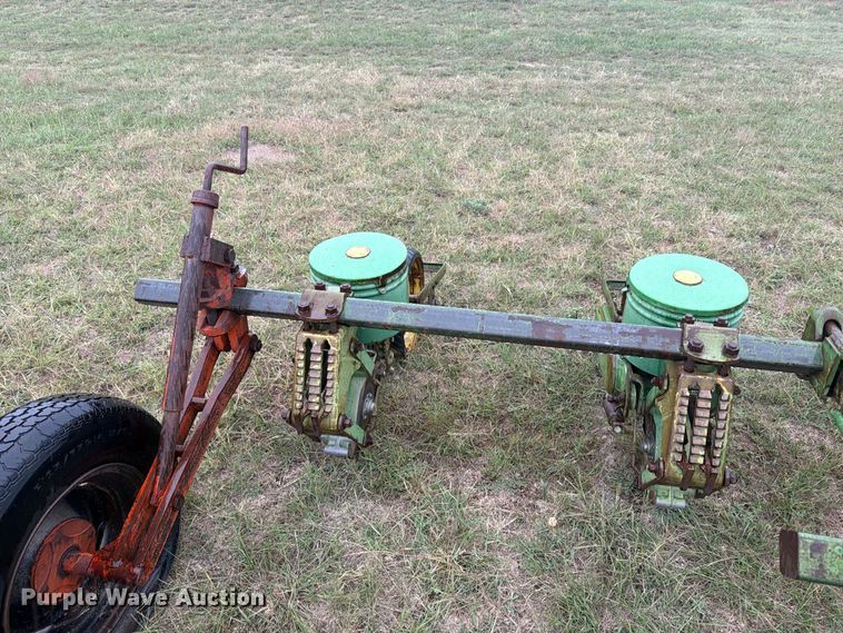 image for item EI7718 John Deere planter