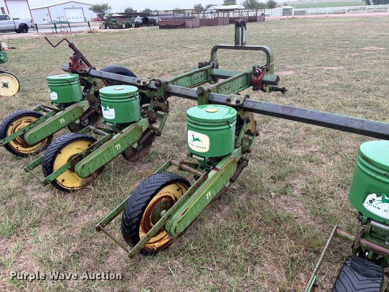 image for item EI7718 John Deere planter
