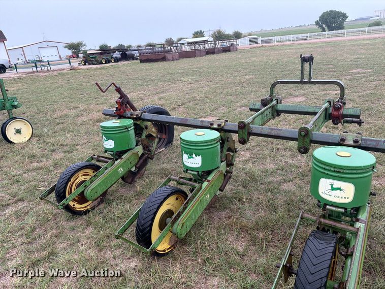 image for item EI7718 John Deere planter