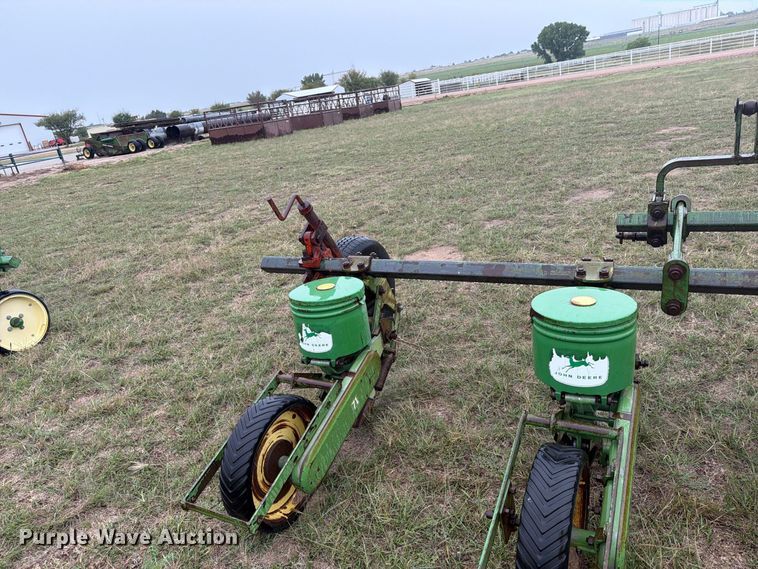 image for item EI7718 John Deere planter