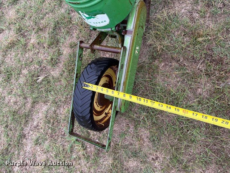 image for item EI7718 John Deere planter